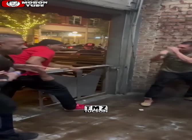 Video :A major altercation breaks out at this restaurant over the final piece of pizza!